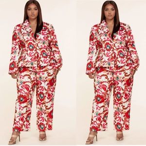 Two piece set but comes as 3 piece with a bralette in other sizes. Runs small.